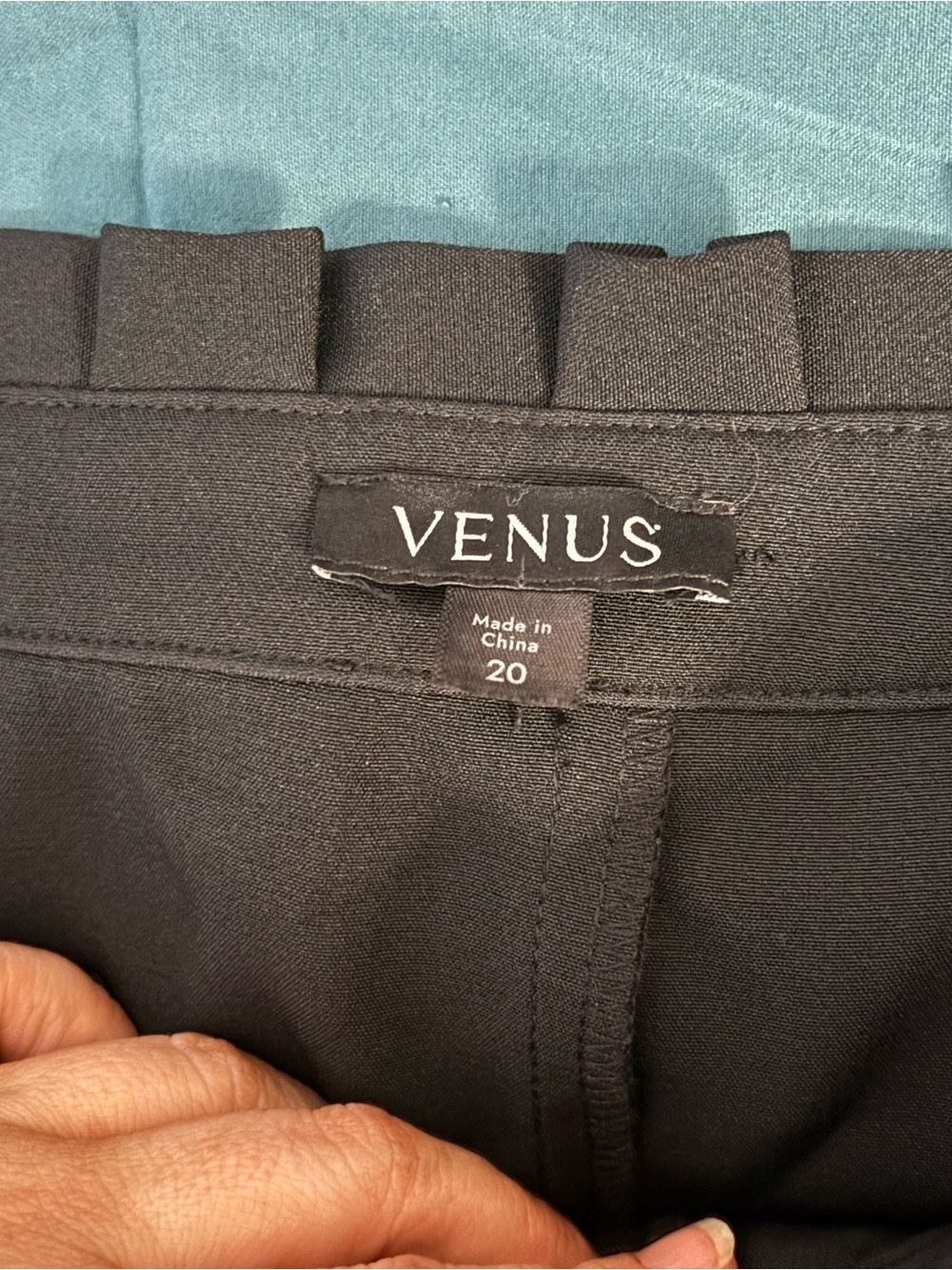 VENUS Black Women's Flat-Front Cuffed Dress Shorts - Picture 13 of 14